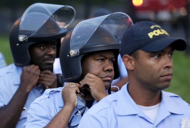 Policisté v americkém Fergusonu.