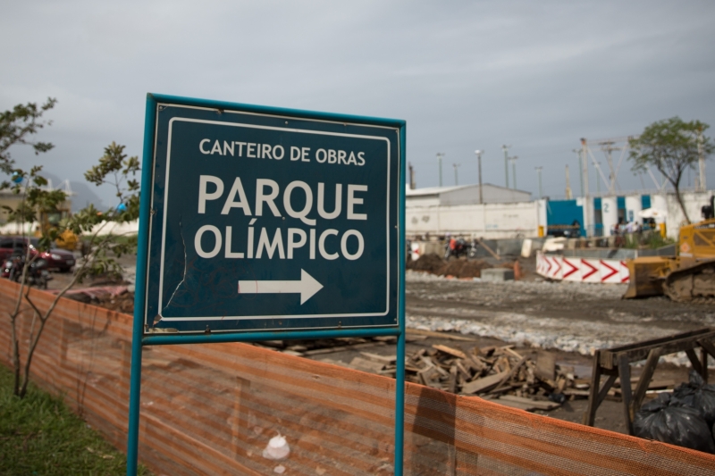 Letní olympijské hry v Rio de Janeiro se blíží. Přetrvávají obavy, že areál nebude zavčas dokončen. Letní olympijské hry v Rio de Janeiro se blíží. Přetrvávají obavy, že areál nebude zavčas dokončen.