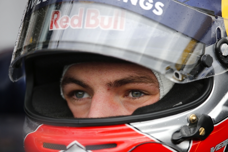 Teprve šestnáctiletý Nizozemec Max Verstappen bude nejmladším pilotem v historii formule 1. Teprve šestnáctiletý Nizozemec Max Verstappen bude nejmladším pilotem v historii formule 1.