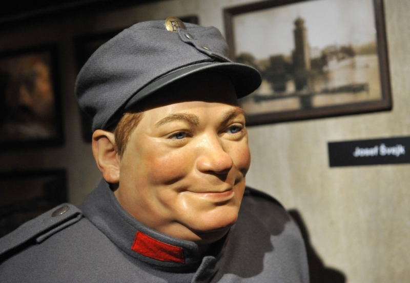 Vosková figurína Švejka. Vosková figurína Švejka.