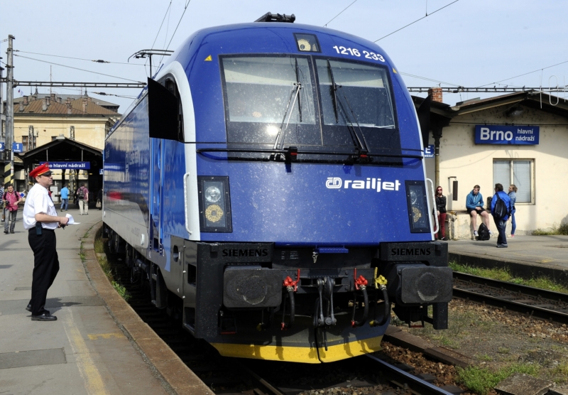 České dráhy mají problém sehnat pro soupravy railjet vhodné lokomotivy.