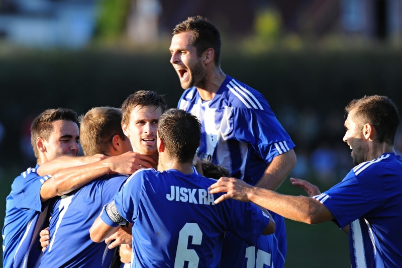 Fotbalisté třetiligových Domažlic vyřadili z Poháru České pošty prvoligový tým Dukly.