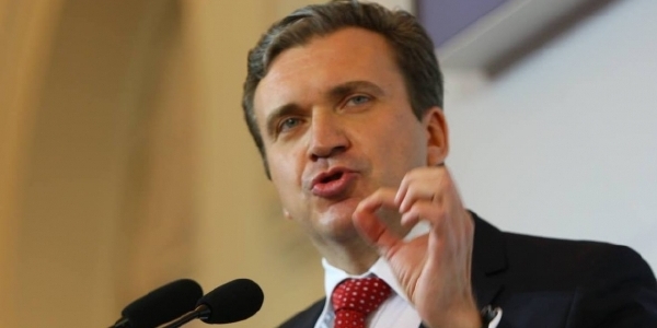 Ministr Šeremeta to vzdává.