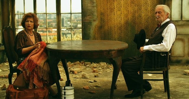 V krátkém filmu Jediná známá fotografie boha režiséra Petera Krištůfka hrají Emília Vášáryová a Milan Lasica. V krátkém filmu Jediná známá fotografie boha režiséra Petera Krištůfka hrají Emília Vášáryová a Milan Lasica.