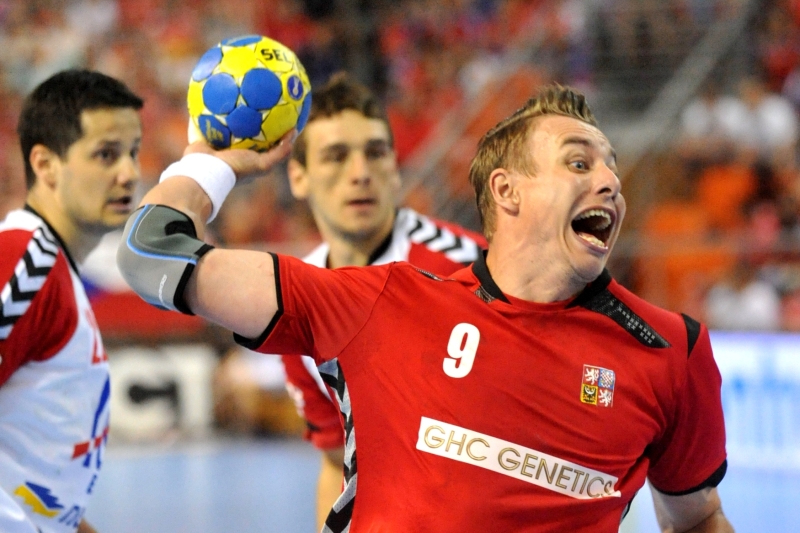 Nejlepší český házenkář posledních let Filip Jícha se rozhodl pokračovat v reprezentační kariéře. Nejlepší český házenkář posledních let Filip Jícha se rozhodl pokračovat v reprezentační kariéře.