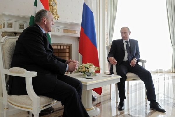 Ruský a abchazský prezident (2012).