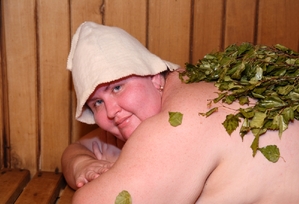 Požíračům hamburgerů už ani ruská sauna a březové proutí nepomůžou.