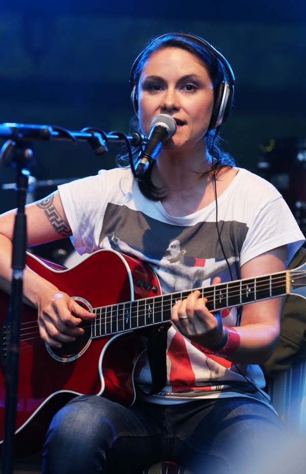 Lenka Dusilová. Lenka Dusilová.