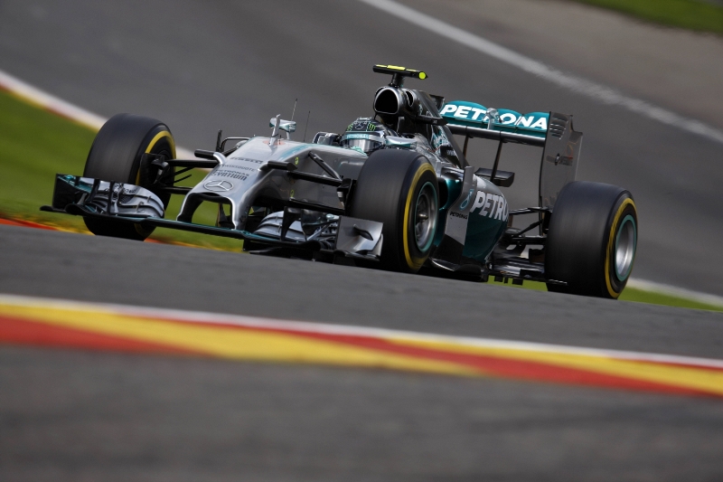 Z prvního místa odstartuje Němec Nico Rosberg na Mercedesu.