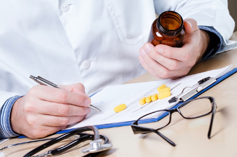 Farmaceutické firmy si často štědře předcházejí lékaře, aby předepisovali jejich medikamenty (ilustrační foto).