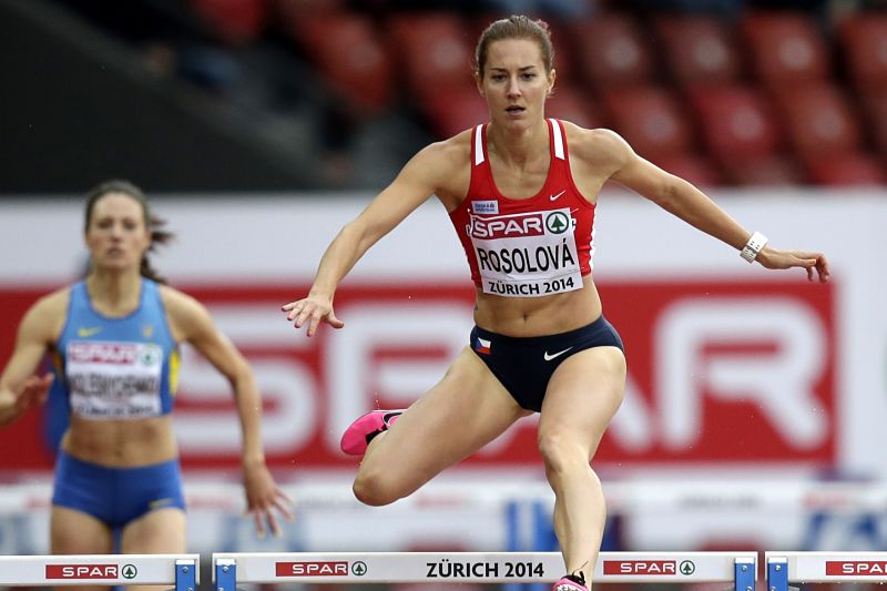 Denisa Rosolová doběhla třetí v závodu na 400 metrů překážek. Denisa Rosolová doběhla třetí v závodu na 400 metrů překážek.
