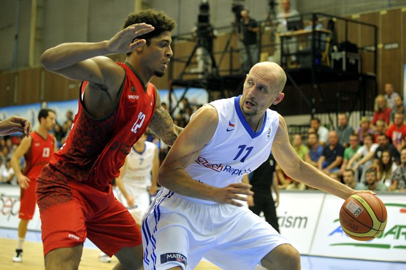 Čeští basketbalisté v Portugalsku udolali domácí výběr 75:61.
