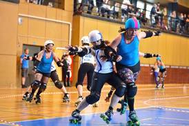 O střety není v roller derby nouze.