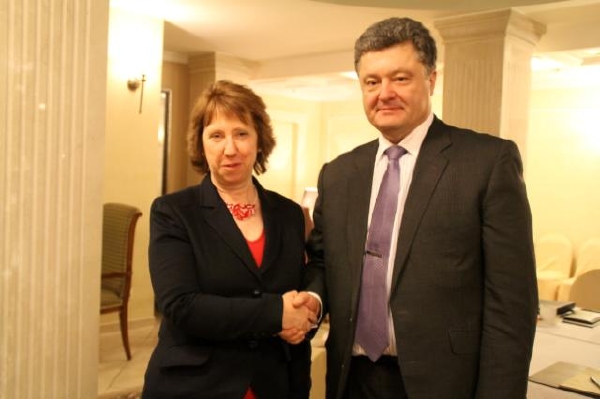 Prezident Porošenko a šéfka unijní diplomacie Ashtonová.