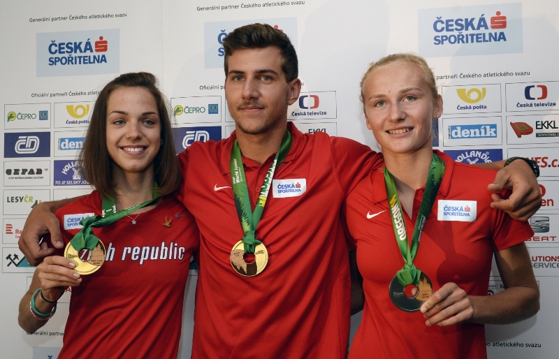 Michaela Hrubá (na snímku na pravé straně).