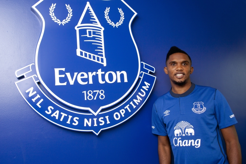 Samuel Eto'o posilnil Everton.