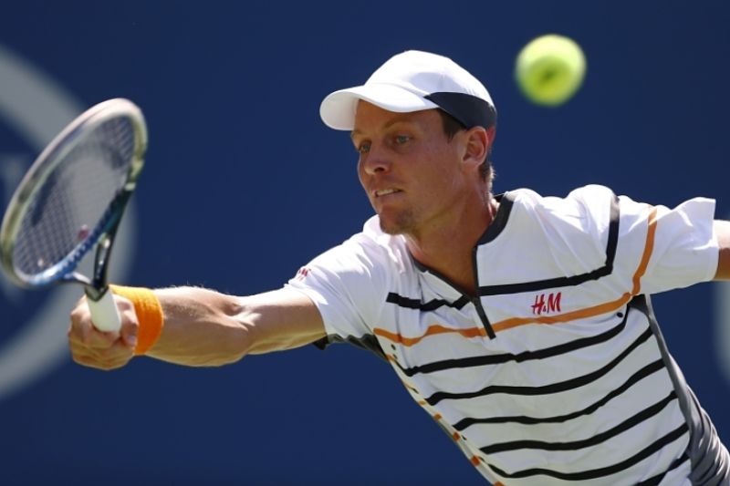 Tomáš Berdych dokázal projít přes obávaného Lleytona Hewitta do druhého kola. Tomáš Berdych dokázal projít přes obávaného Lleytona Hewitta do druhého kola.