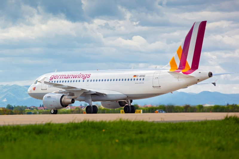 Letadlo nízkonákladových aerolinek Germanwings, dceřiné společnosti Lufthansy. Letadlo nízkonákladových aerolinek Germanwings, dceřiné společnosti Lufthansy.