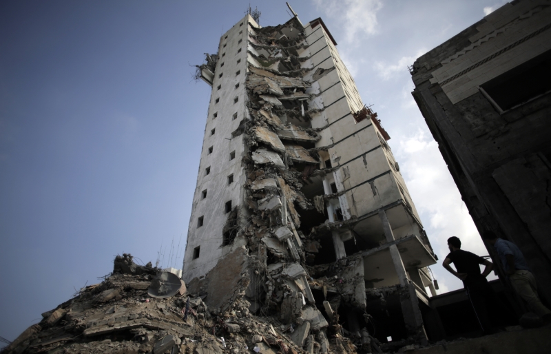 Napůl v troskách - patnáctipatrová budova zvaná Basha Tower.