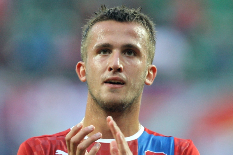 Člen širšího kádru české fotbalové reprezentace Tomáš Pekhart mění v druhé německé lize dres. Člen širšího kádru české fotbalové reprezentace Tomáš Pekhart mění v druhé německé lize dres.