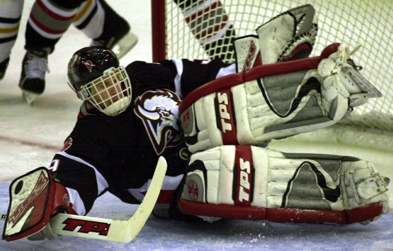 Dominik Hašek v dresu Buffala Sabres. Dominik Hašek v dresu Buffala Sabres.