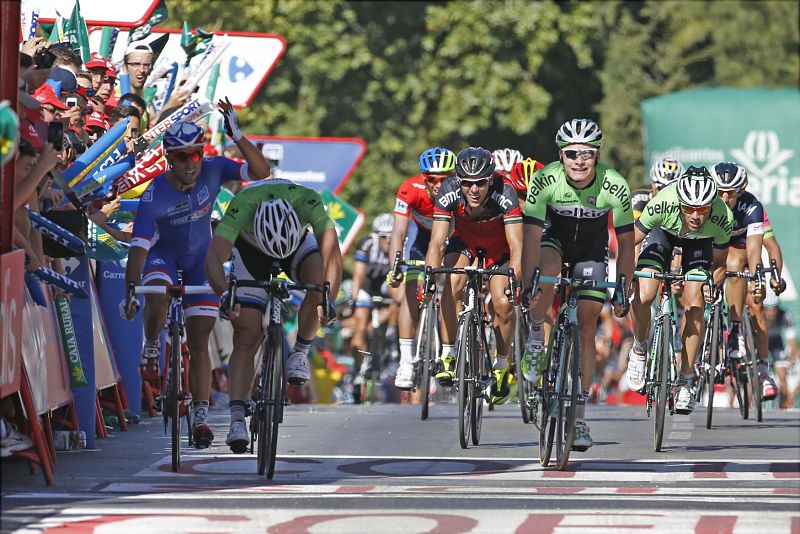 Francouzský cyklista Nacer Bouhanni si připsal druhý triumf na letošní Vueltě.