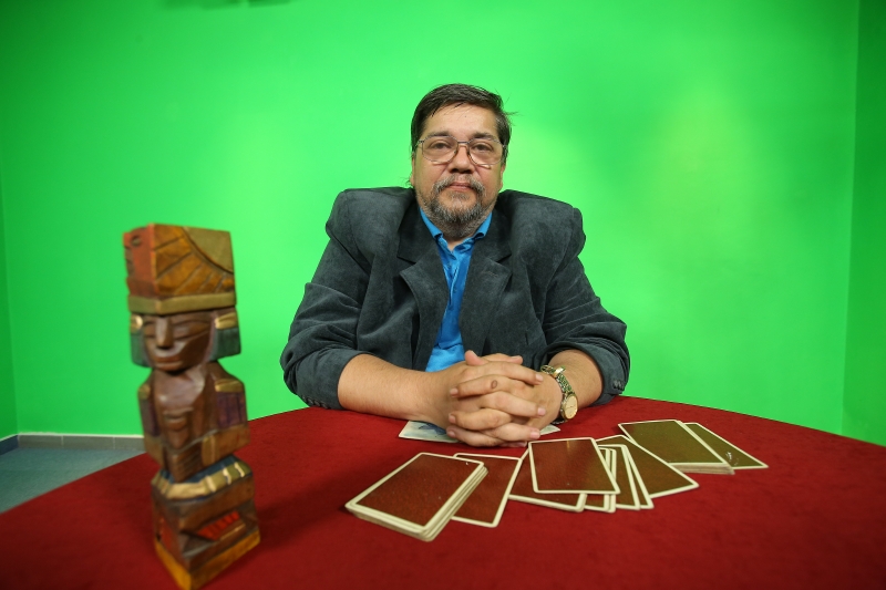 Léčitel a šaman Jan Saavedra.