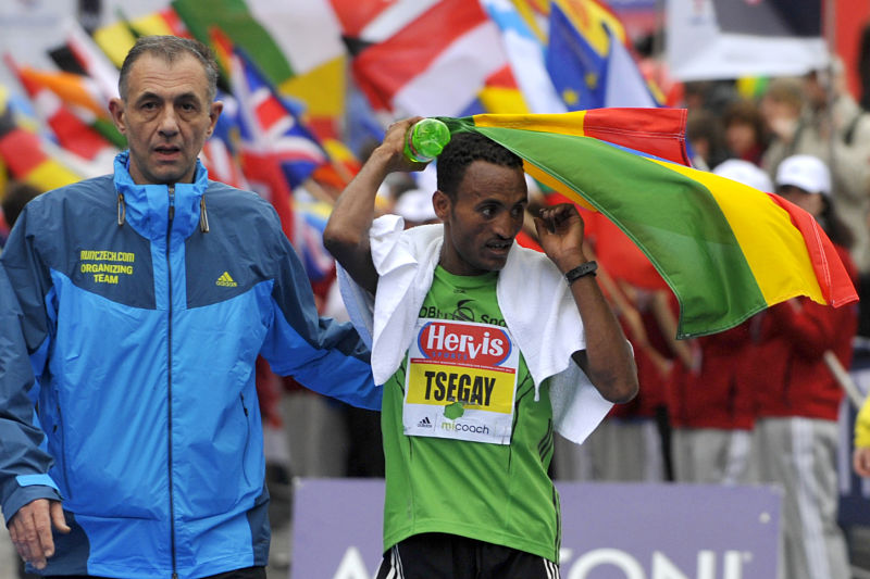 Na startovní listině profesionálních běžců je i vítěz Pražského půlmaratonu z roku 2012 Atsedu Tsegay z Etiopie. Na startovní listině profesionálních běžců je i vítěz Pražského půlmaratonu z roku 2012 Atsedu Tsegay z Etiopie.