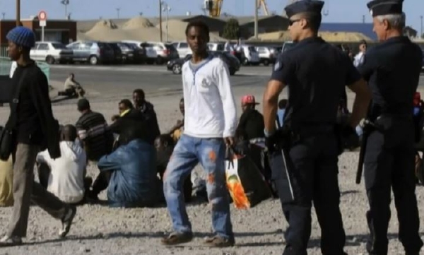 Calais je zoufalé z uprchlíků. 