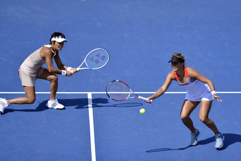 Tenistka Barbora Záhlavová-Strýcová se do finále ženské čtyřhry na US Open neprobojovala.
