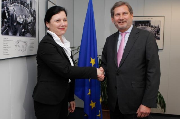 Věra Jourová a Johannes Hahn v EK. 