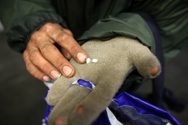 Chybí místa v noclehárnách i zdravotní služby pro sociálně slabé a závislé (ilustrační záběry).