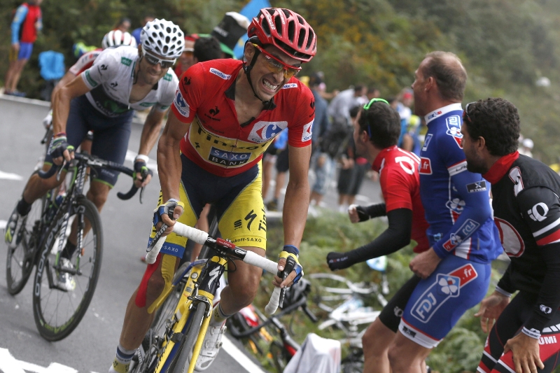 Španělský cyklista Alberto Contador ovládl pondělní královskou etapu.