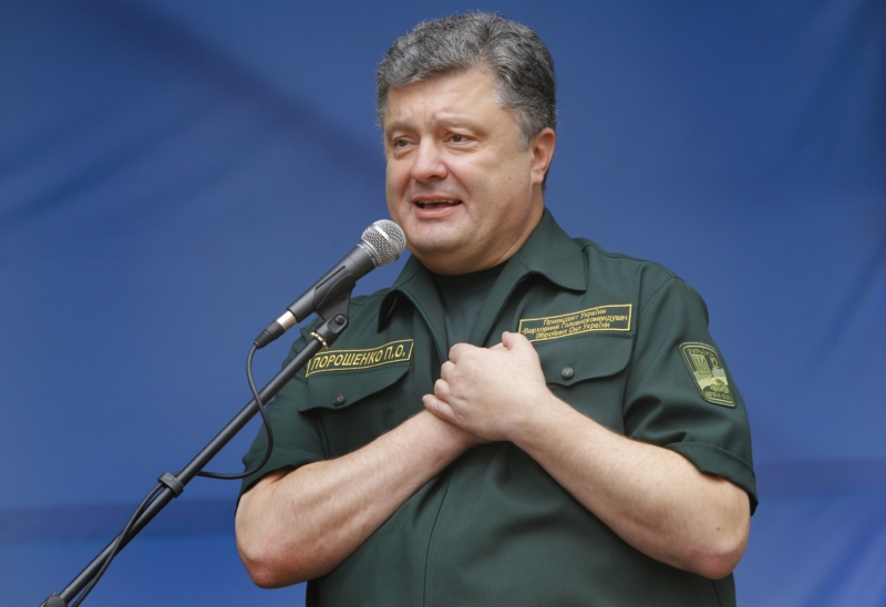 Ukrajinský prezident Petr Porošenko během návštěvy v přístavním městě Mariupolu.