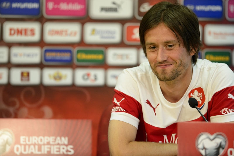Kapitán reprezentace Tomáš Rosický se nechce spokojit s remízou.