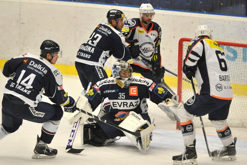 Slovenská hokejová extraliga startuje s třiceti českými hráči.