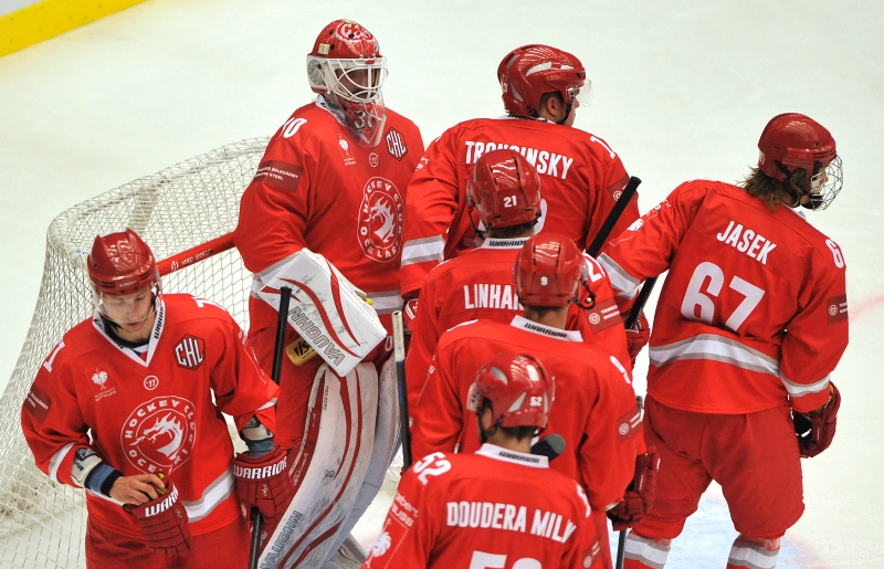 S nejvyššími ambicemi vstoupí do nové extraligové sezony hokejisté Třince. S nejvyššími ambicemi vstoupí do nové extraligové sezony hokejisté Třince.