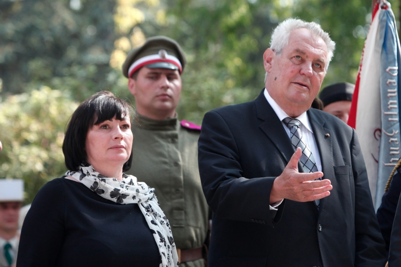 Prezidentský pár na návštěvě ve Francii. Prezidentský pár na návštěvě ve Francii.