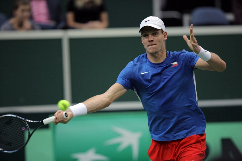 Tomáš Berdych čeká za soupeře Jo-Wilfrieda Tsongu a Gaëla Monfilse. Tomáš Berdych čeká za soupeře Jo-Wilfrieda Tsongu a Gaëla Monfilse.