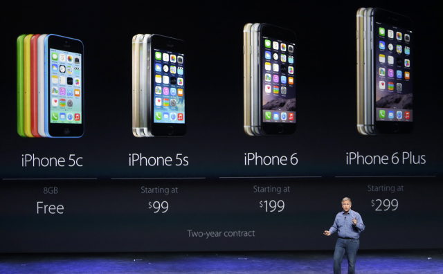 Nové modely iPhonu mají větší displeje.