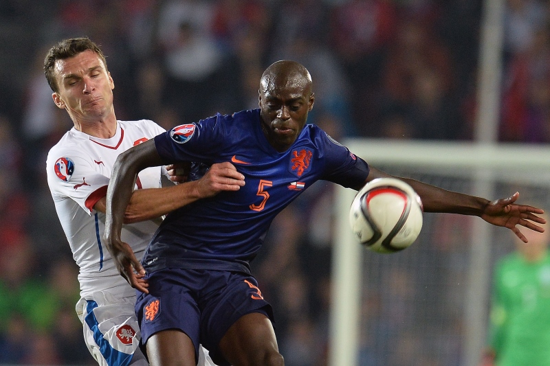 Český útočník David Lafata (vlevo) a Bruno Martins Indi z Nizozemska.