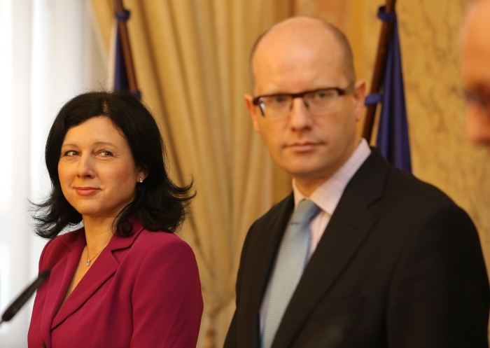 Budoucí eurokomisařka Věra Jourová a premiér Bohuslav Sobotka.