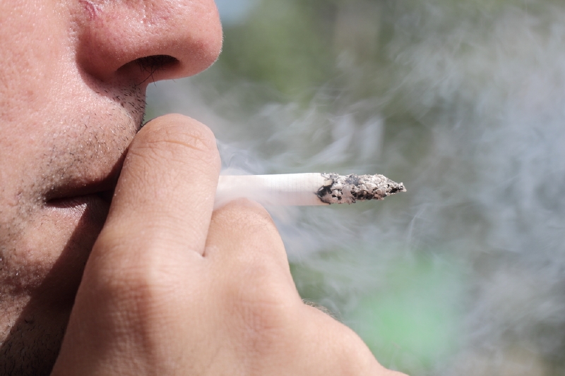 Kuřáci si připlatí. Krabička cigaret může být dražší o tři až čtyři koruny (ilustrační foto).