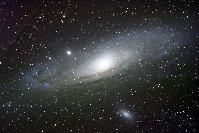 Galaxie M31 a její satelity.