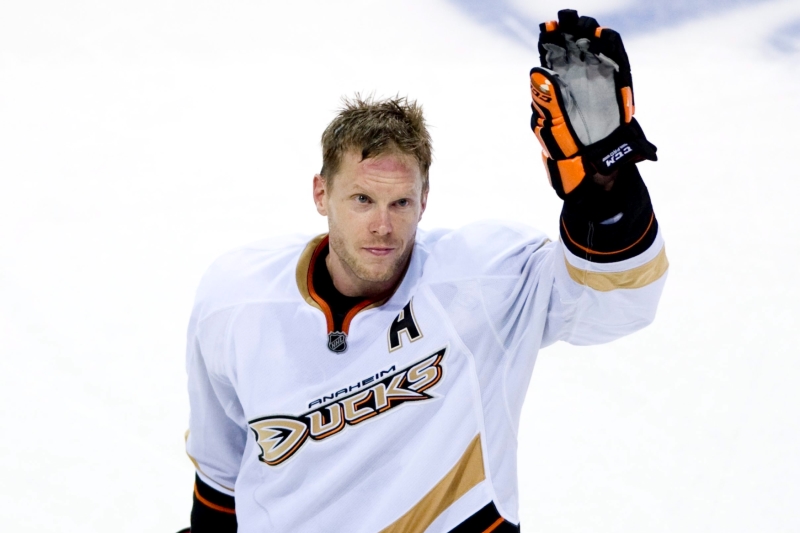Saku Koivu v dresu Anaheimu Ducks.