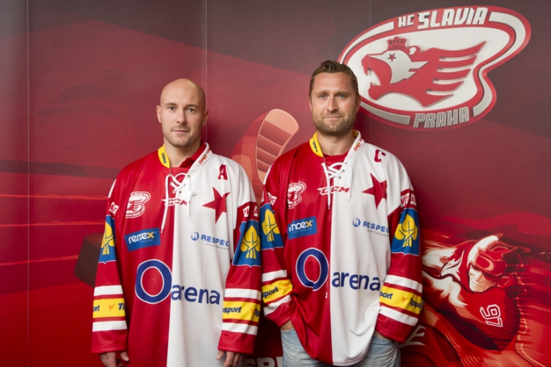 Hvězdné útočné duo hokejové Slavie - Roman Bednář (vpravo) a Tomáš Vlasák.
