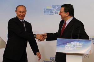 Když se na sebe Putin a Barroso ještě usmívali. Summit Rusko-EU v červnu 2013.