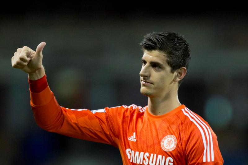 Fotbalová Chelsea si pojistila služby nové brankářské jedničky Thibauta Courtoise. Fotbalová Chelsea si pojistila služby nové brankářské jedničky Thibauta Courtoise.