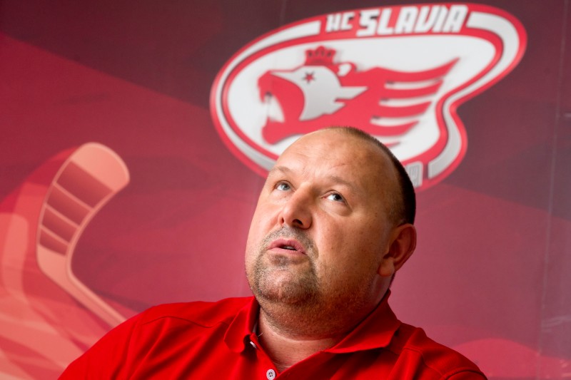 Nový trenér Slavie Ladislav Lubina je v nelehké pozici - musí nahradit modlu Vladimíra Růžičku. Nový trenér Slavie Ladislav Lubina je v nelehké pozici - musí nahradit modlu Vladimíra Růžičku.