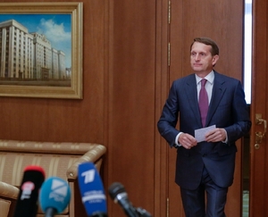 Předseda dumy Naryškin.